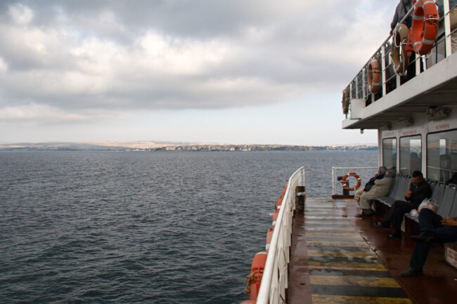 連絡船でイスタンブールへ。少し曇り空。